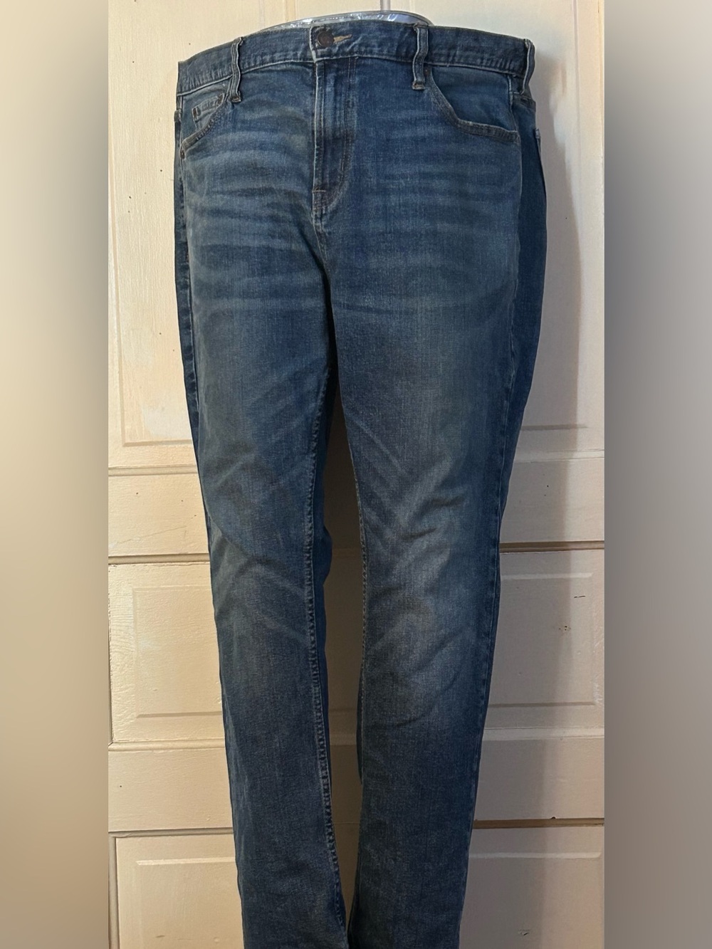 Men’s Old Navy Skinny Jeans – Medium Wash – size 38/32